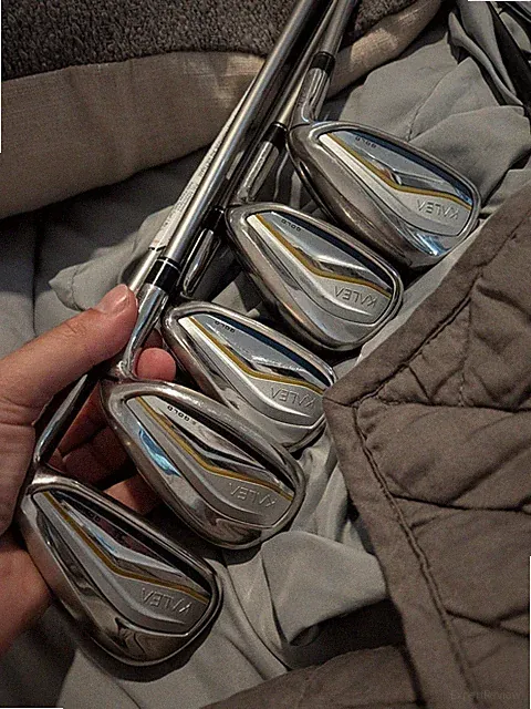 Nice Women's Right Taylormade Kalea Gold iron set.7-SW.Graphite ladies