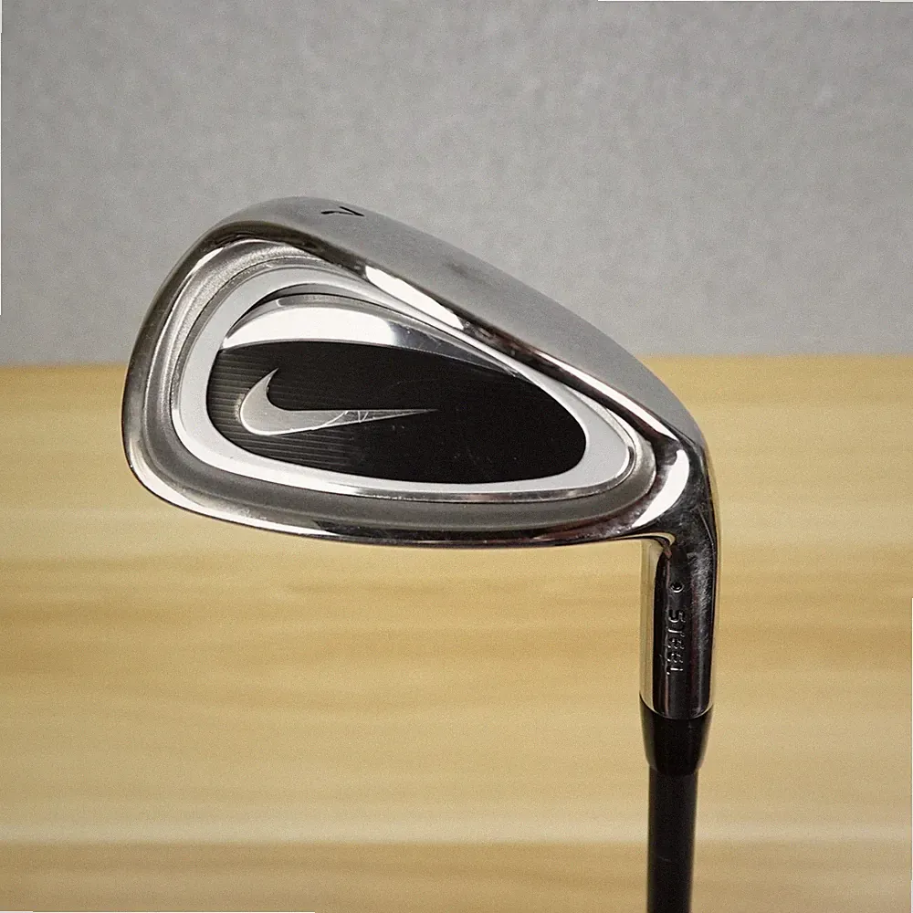 Nike Golf Junior 7 Iron Golf Club Graphite Shaft Nike Grip Black & Silver 34.5"