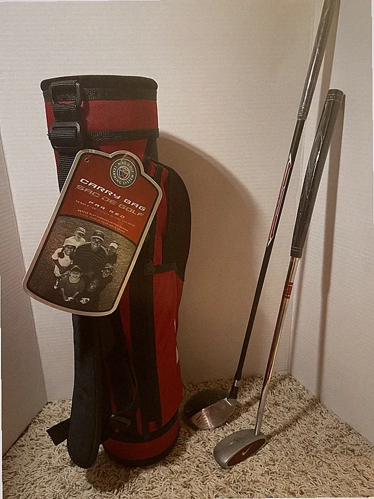 Nike Junior Golf Cart Bag with Putter and Driver