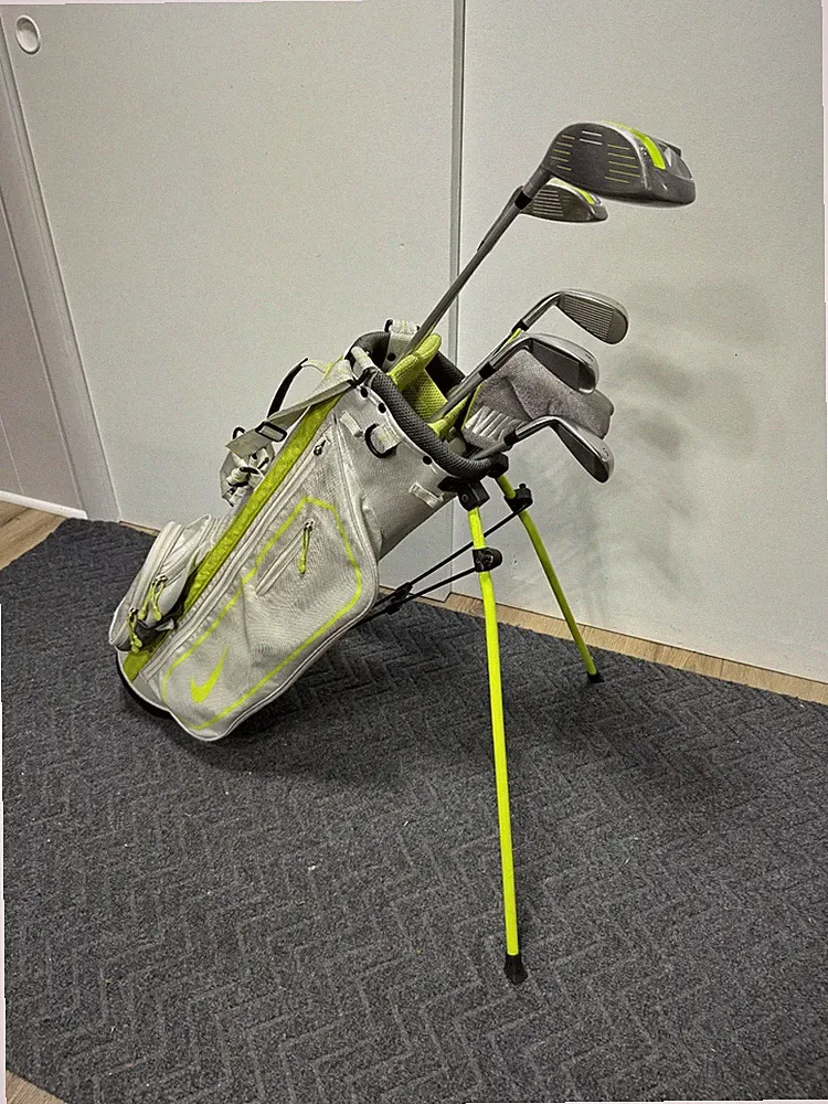Nike Junior Golf Set w/ Stand Bag - 6 Clubs - RH - Driver = 39.5" Long