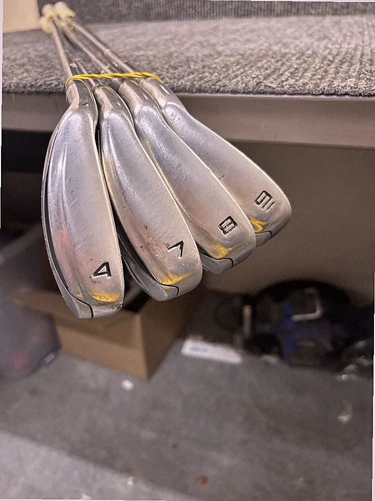 Nike Slingshot 4,7,8,9 Irons RH Graphite