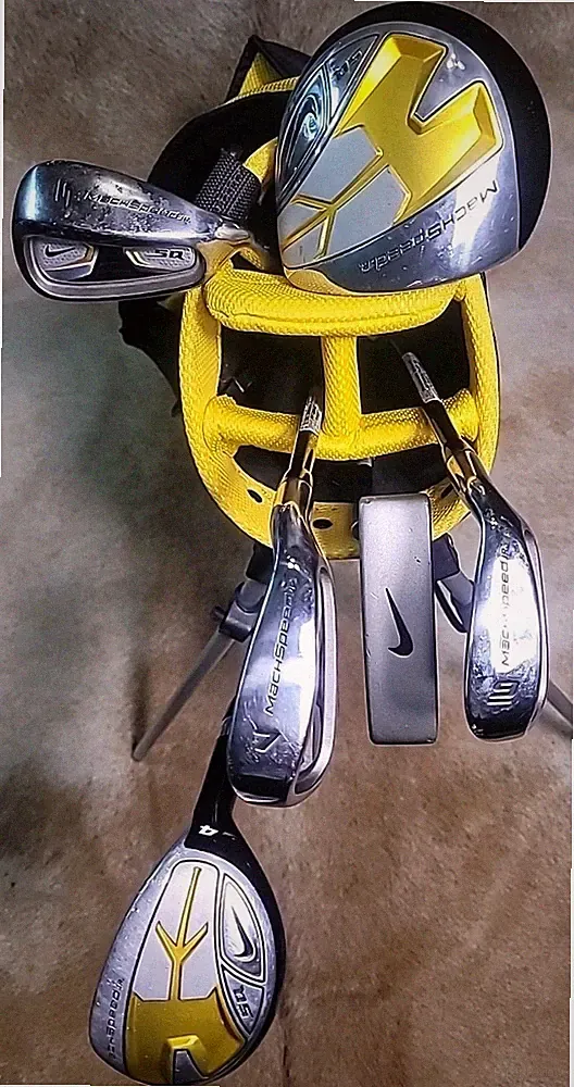 Nike SQ MachSpeed Jr. RH 6-Clubs Golf Set, Driver SW,4,7,9,Putter & Bag (READ)