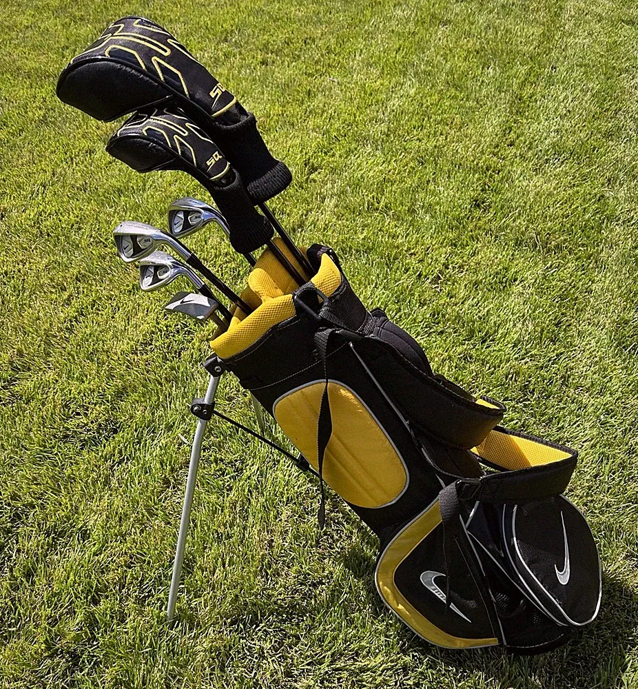 Nike SQ MachSpeed Jr. RH Golf Club Set Driver 4-Wood 9 7 Wedge Putter Bag Youth