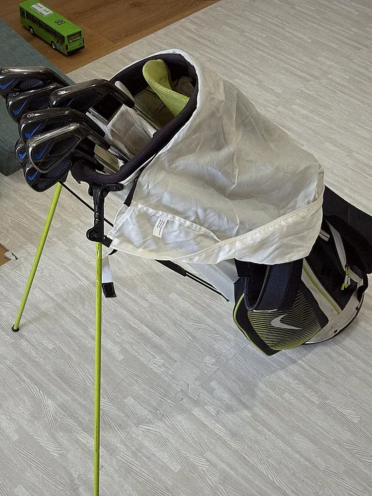 Nike Vapor Fly Pro Irons Set 4-PW Right Handed Stiff Flex With Nike Golf Bag