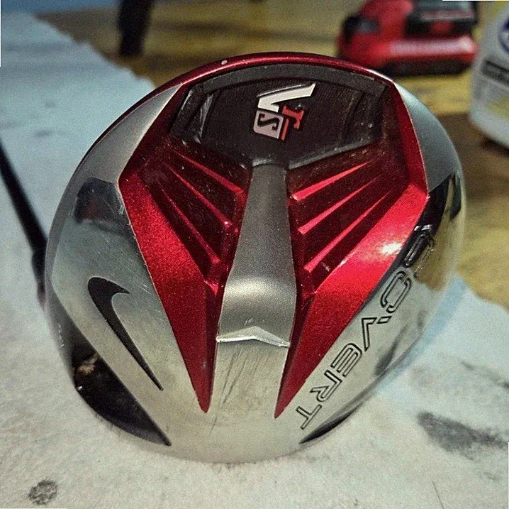 Nike VR_S Covert Driver 10.5° RH Regular Flex Graphite Shaft w/ Headcover