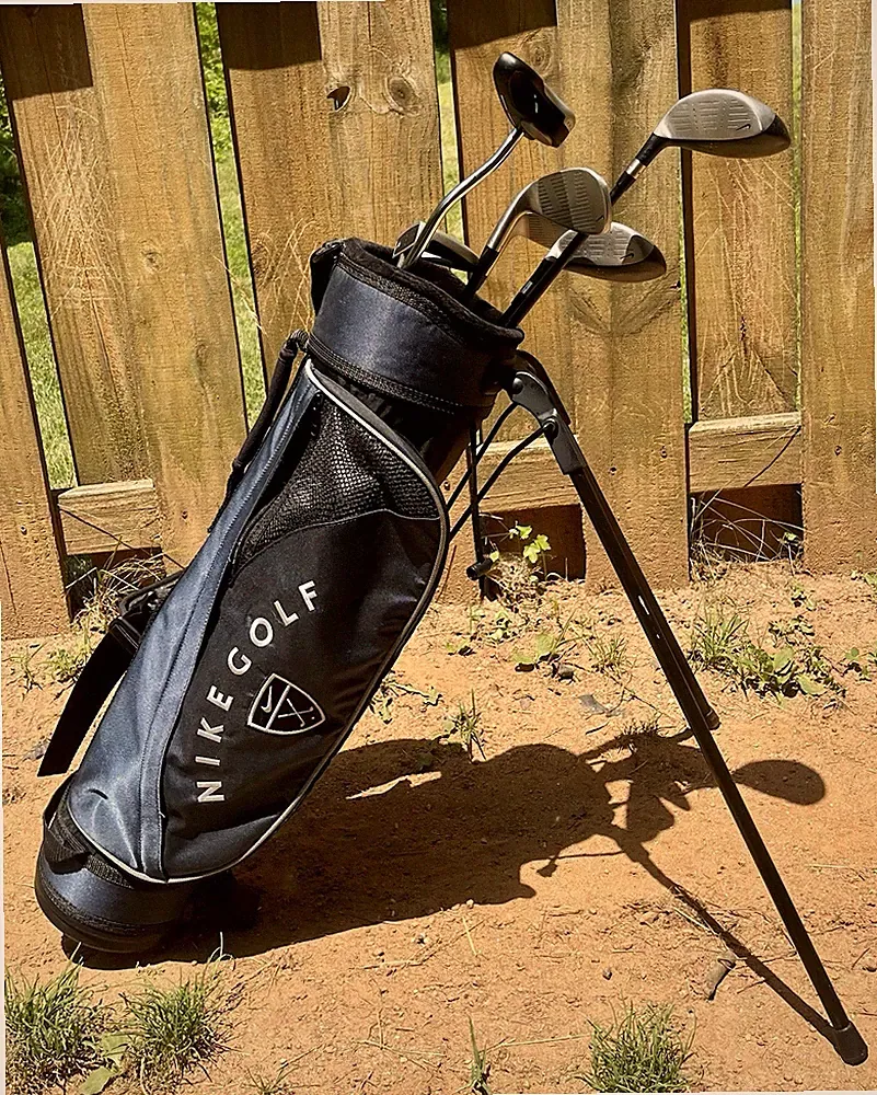 Nike Youth Golf Clubs & Golf Bag (6 Clubs) 2 Putters 2 Irons 2 Drivers