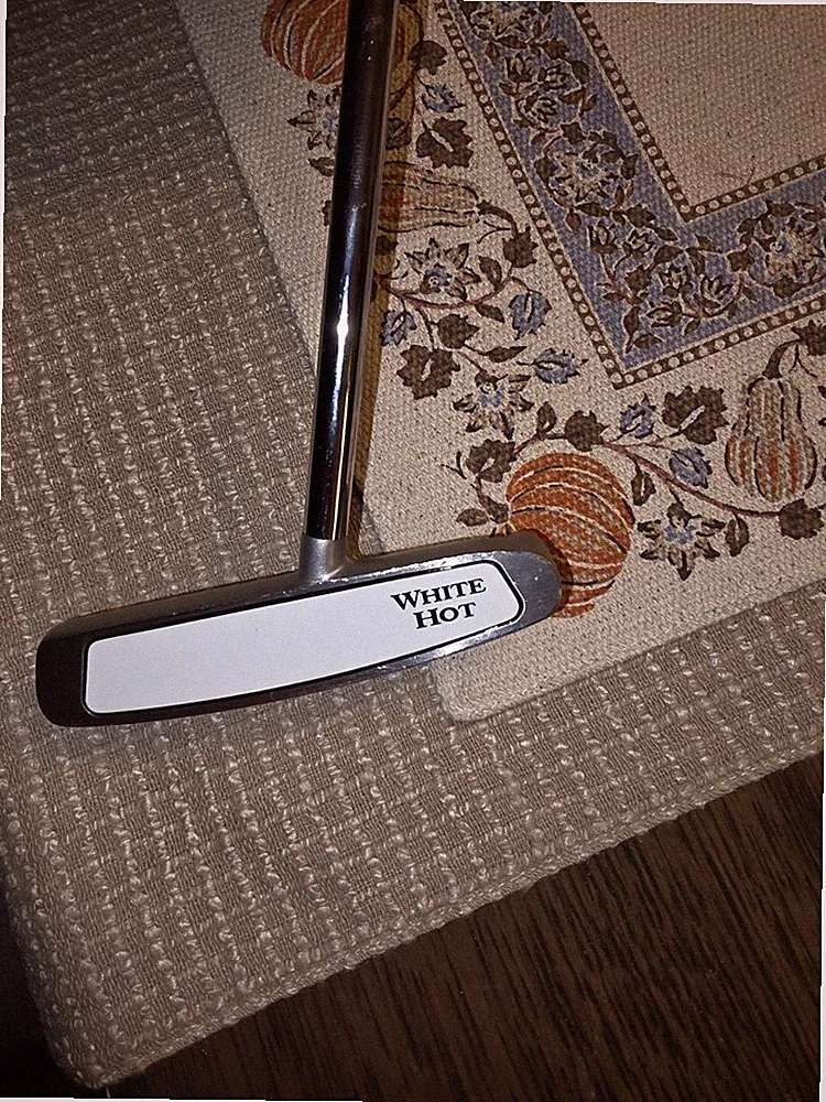 Odyessy White Hot Center shaft 35 inch putter / right hand