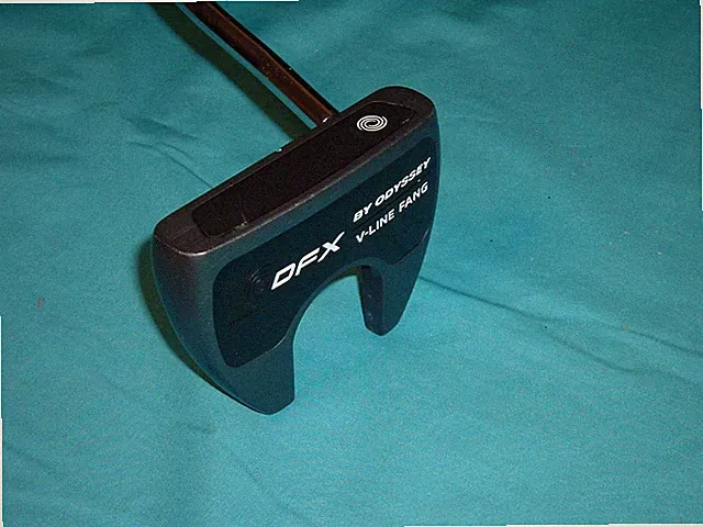 ODYSSEY DFX V LINE FANG PUTTER NEW with SOFT PADDED COVER RH 33in -RH GOLF CLUB