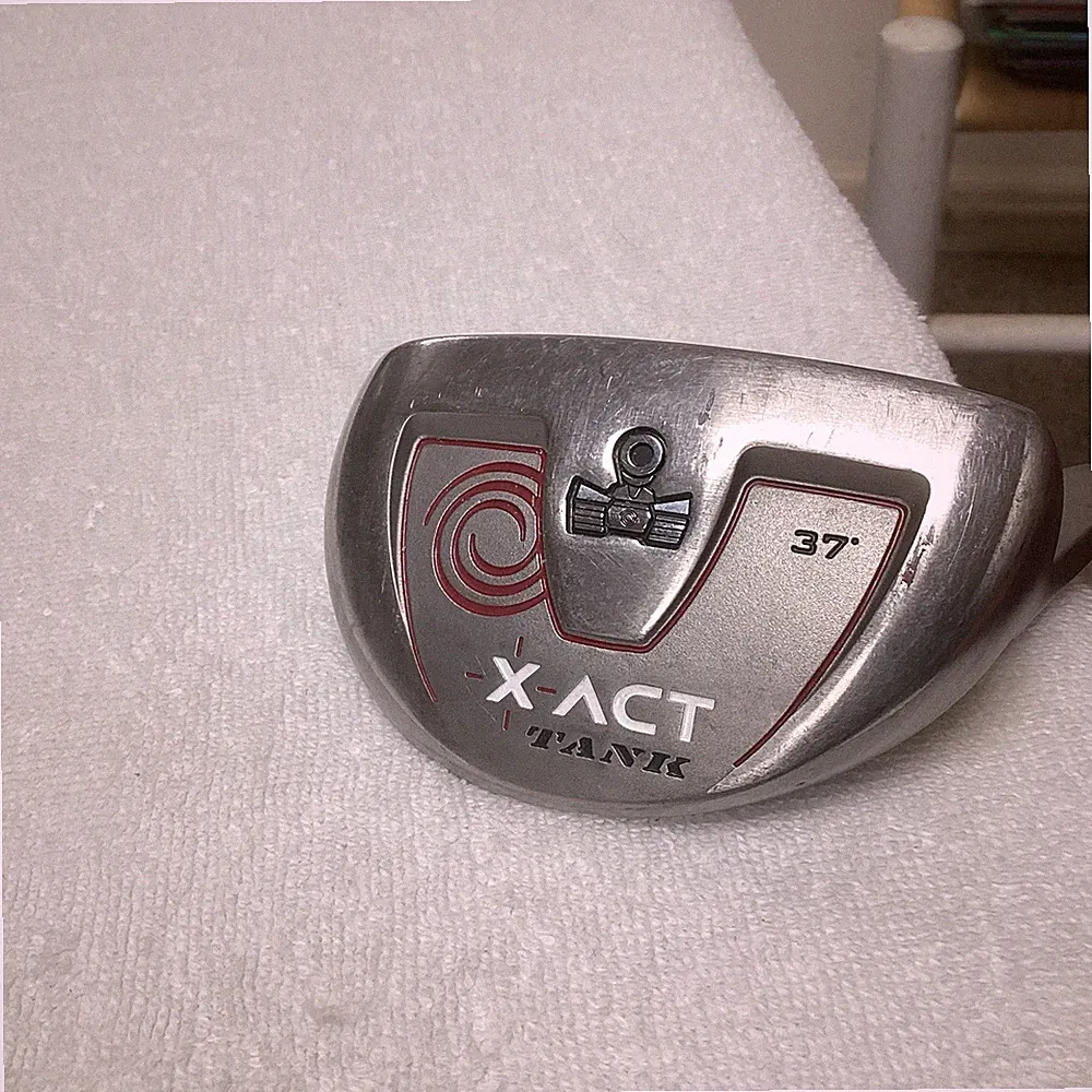 Odyssey X-Act Tank Chipper Steel Shaft 35” W Super Stroke Grip