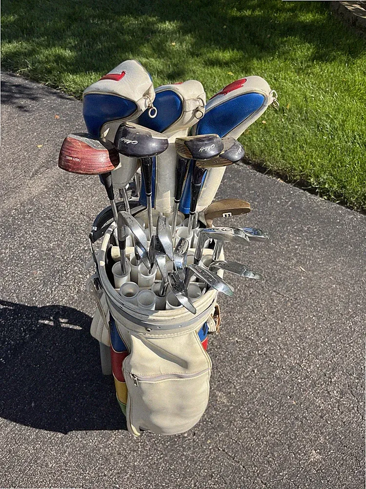 PGA Pro Bob Kivlin Golf Bag and Club Set With Detachable Wheels/Stand (Vintage)