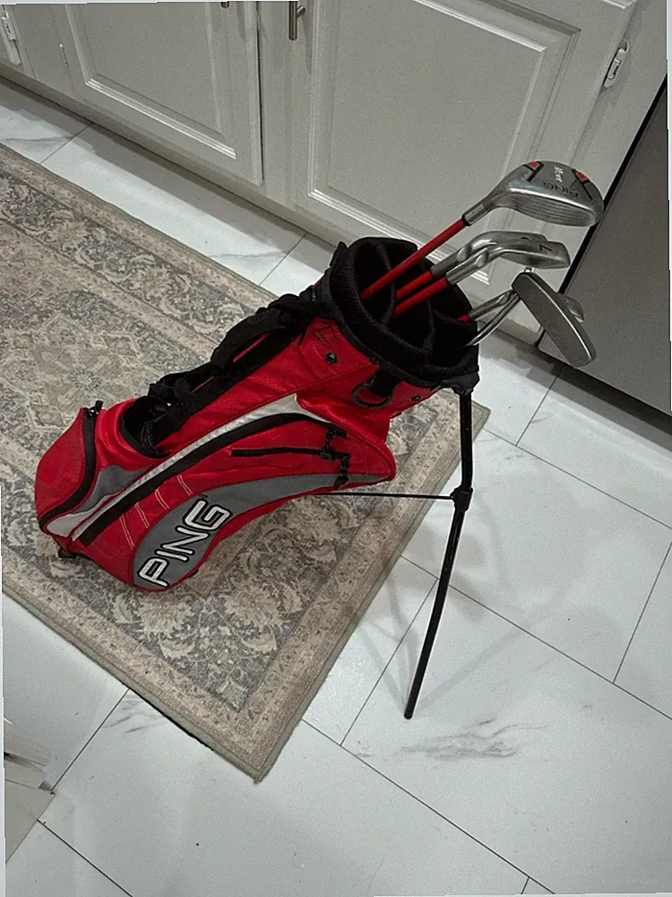 Ping Moxie Junior Set Hybrid Wood, 7 Iron, 9 Iron Sand and Putter +Ping Bag RH