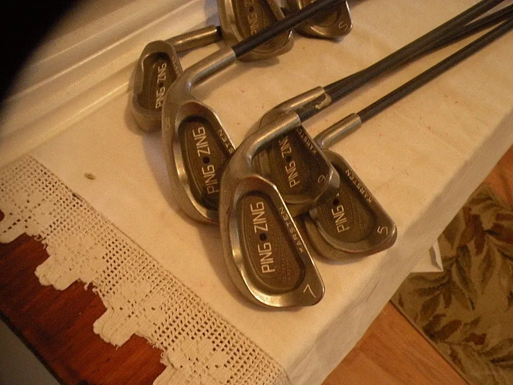 PING ZING IRONS, 5,6,7,8,9,W,S, GRAPHITE SHAFTS, RH,LAMKIN GRIPS