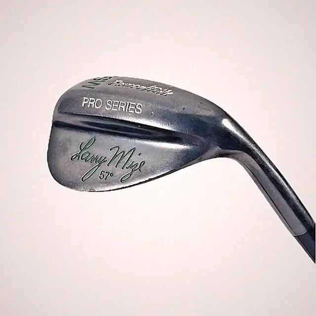PowerBilt Pro Series Larry Mize 57° Sand Wedge Black Steel Shaft 36" RH New Grip