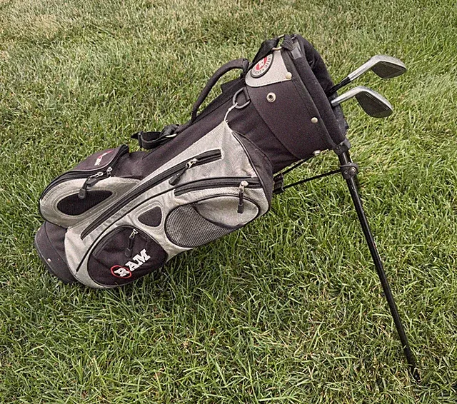 RAM Jr Golf Bag + 2 RAM Craigton Power Cavity Design Short & Mid Irons Clubs