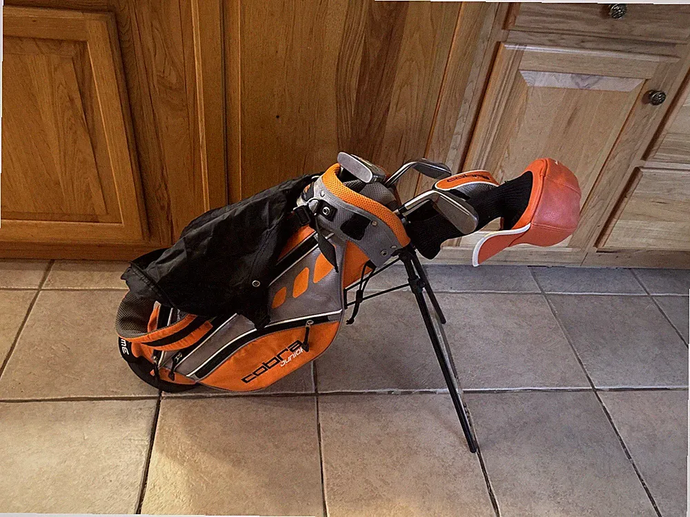 RH Cobra Junior Set Drvr-Hyb-7-9-S-PT Bag And HCs , For Child 45-53” #O477