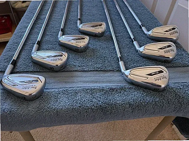 RH Tour Edge Exotics C722 Iron Set 4-PW, Project X 5.5 Steel, new Iomic grips