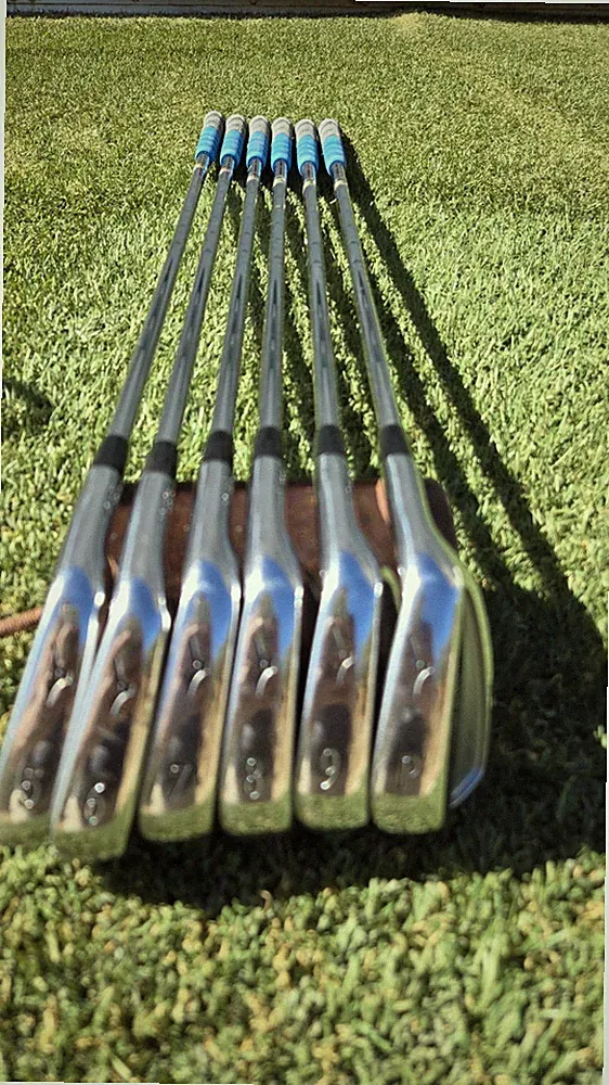 Right-Handed Mizuno Golf Clubs Blue