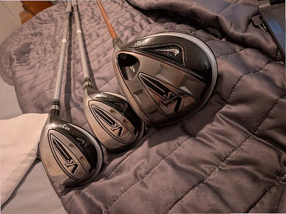 Right Nike VRS STR8 Fit wood set. Driver,2,3 hybrids.10.5,18,21.stiff