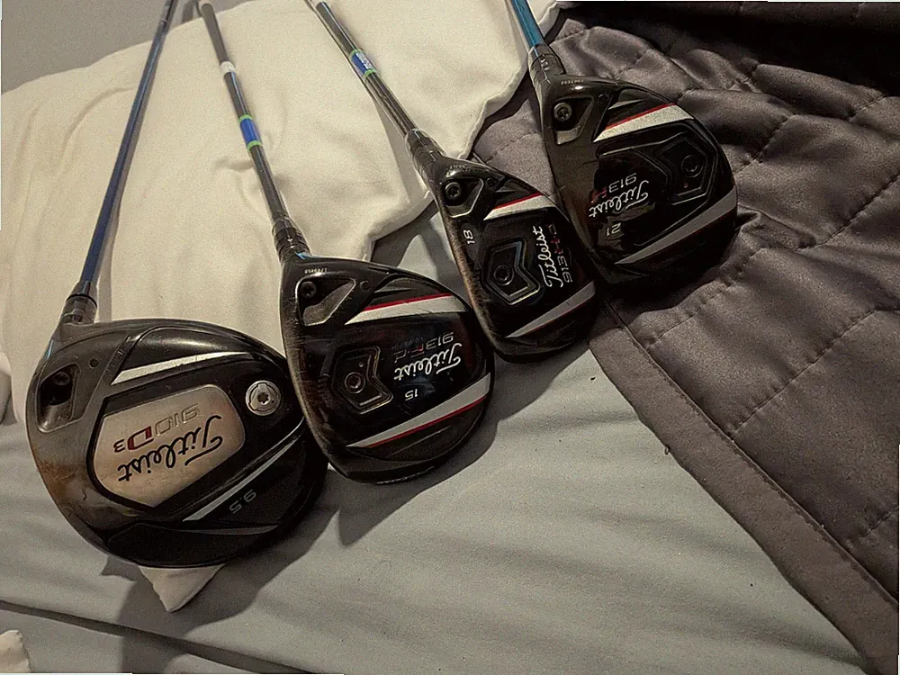 Right Titleist wood set.910d3 driver.913fd 3 wood.913h hybrids.9.5,15,18,21