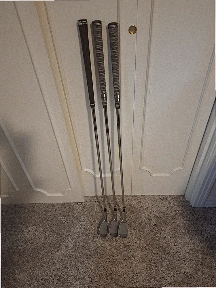 Set of 3 Cleveland CBX ZipCore Rh wedges 44/9, 50/11, 54/12 with steel shafts