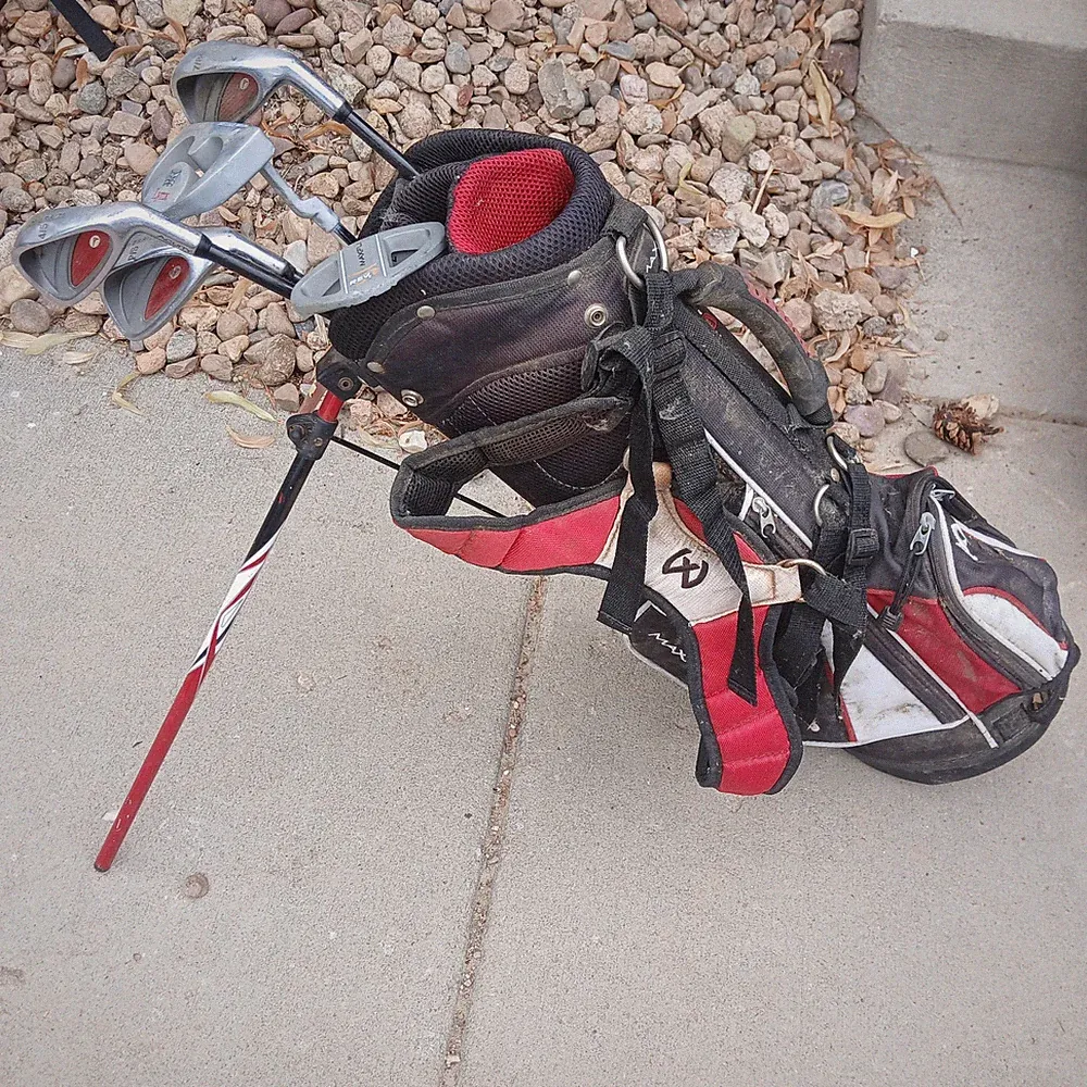 Set of Acuity Flex Tech Junior Irons w/ Maxfli Stand Bag RH for Kids 48-52" Tall