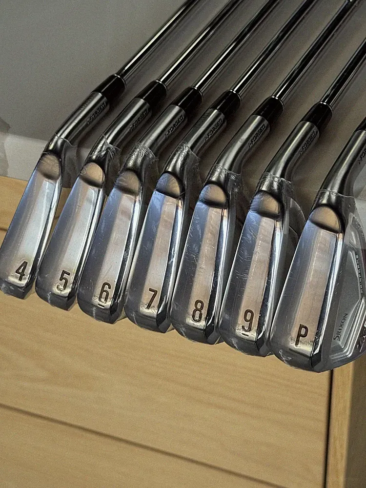 Srixon ZXi5 Iron set 4-PW Dynamic Gold S300 shaft