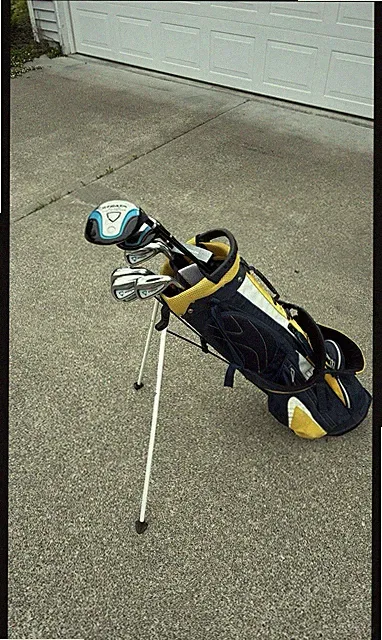 Strata Strata Plus Club Set Driver 5W 5H 6-P + SW Putter Ladies Graphite RH Bag