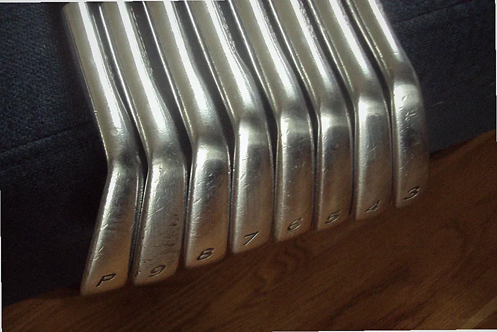 Taylormade 2011 Tour Preferred MB Forged irons 3-PW DG X100 x-stiff std length