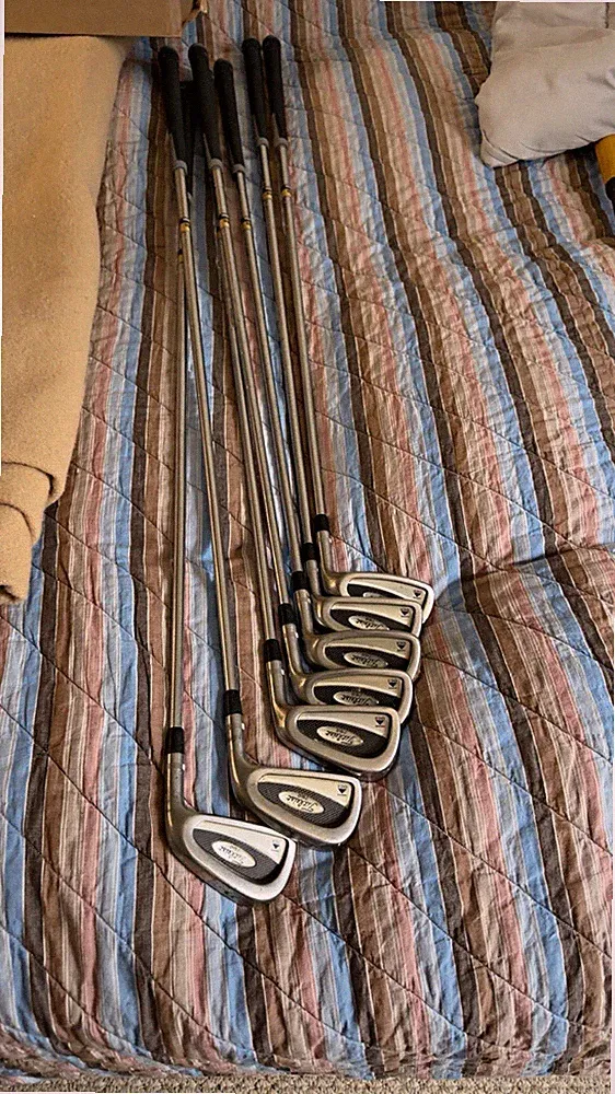 TaylorMade Burner 6-Club Iron Set Steel Shaft Regular Flex Right-Handed