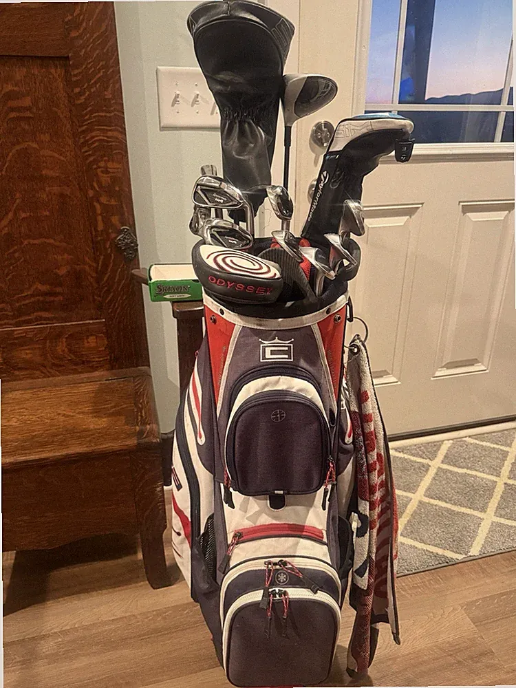 TaylorMade Golf Club Set RH SIM Driver M4 Irons 3 Wood SIM2 Max Hybrid Odyssey