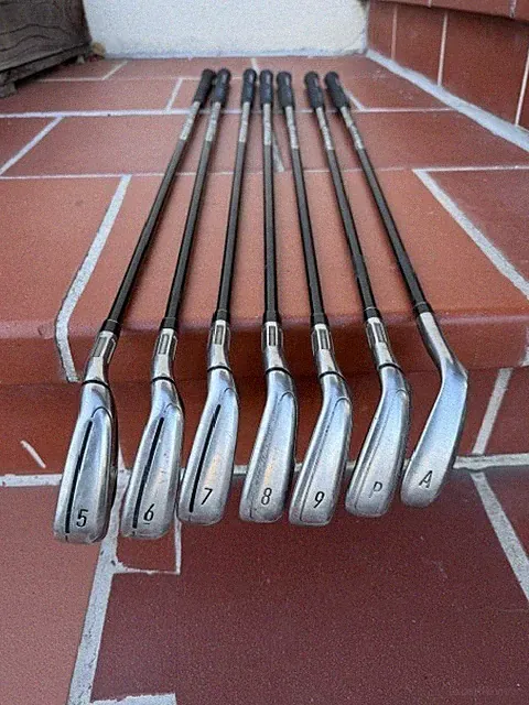 Taylormade M6 Iron Set (5-AW) w/Regular Fujikura Atmos Shafts