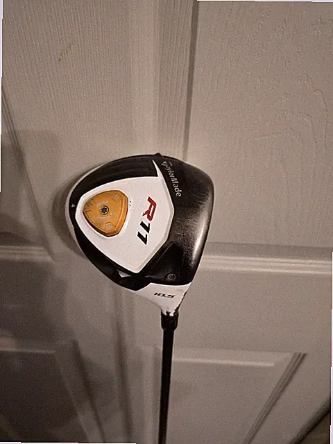 TaylorMade R11 Driver 10.5° Fujikura Blur 60 RH Stiff Flex Reg. Read Desc