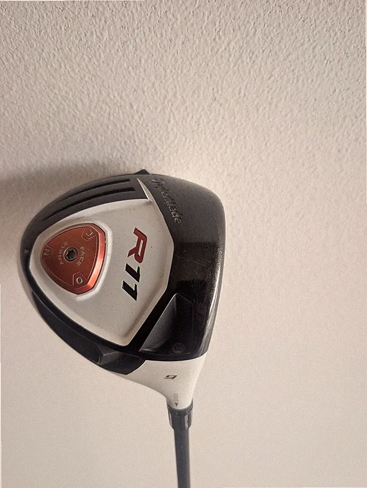 TaylorMade R11 Driver Right-Handed - stiff 9 degree