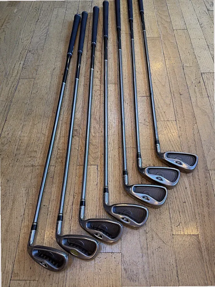 TaylorMade r7 Men’s Right-Handed Iron Set 5-AW 7 Clubs Graphite Regular Flex