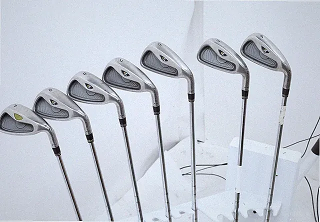 Taylormade R7 Xd 2005 Iron Set 4-Pw Stiff Flex Steel 13885398 Good