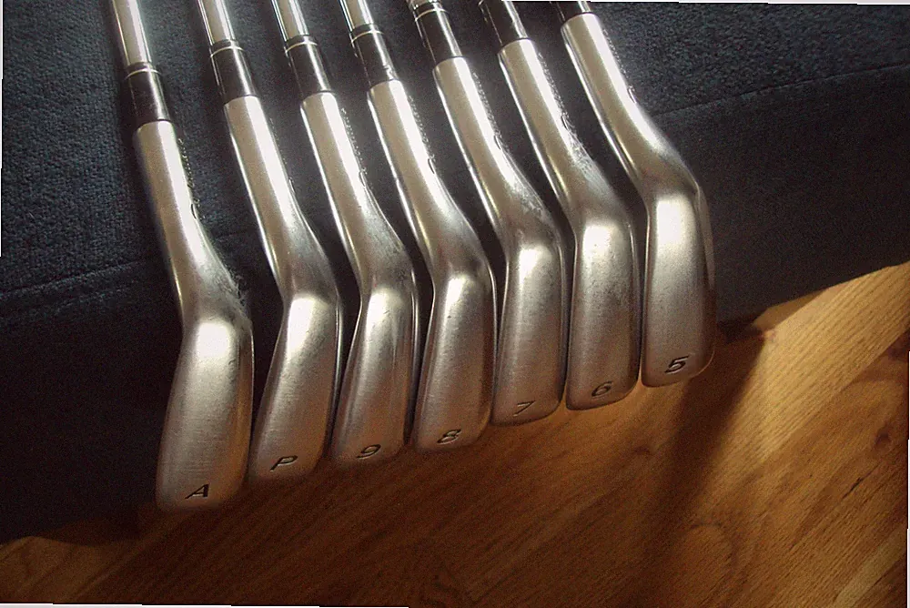 TaylorMade R9 Iron Set 5-PW SW