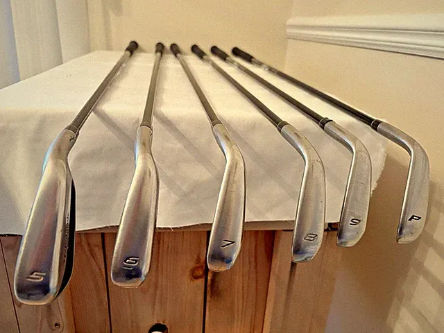 TaylorMade SpeedBlade HL Iron Set 5-9/PW Clubs Right Handed Uniflex Graphite