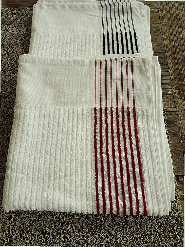 The Ultimate Golf Caddy towels used by Tour pros. Limited stock red or black.