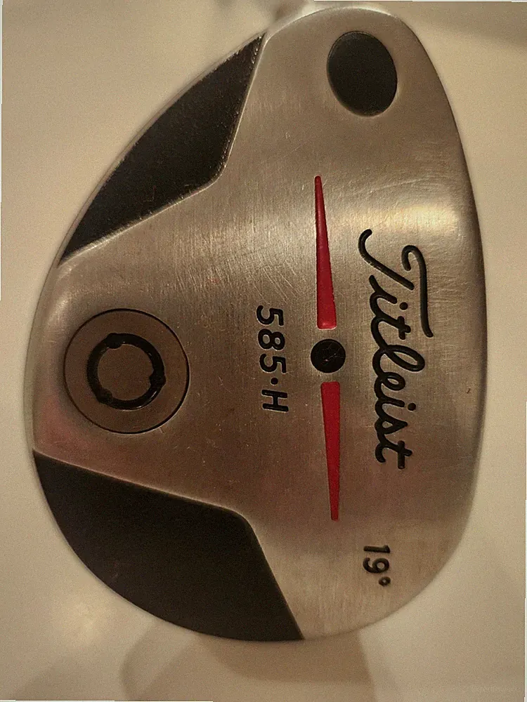 TITLEIST 585H 19° LF Hybrid with 39.5" True Temper Gold Dynamic Tour Issue Shaft