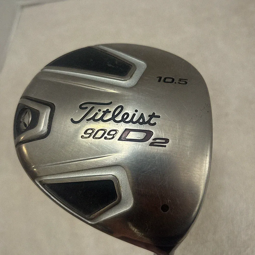 TITLEIST 909 D2 DRIVER- 10.5*- 44"- Diamana 65 R - VGC