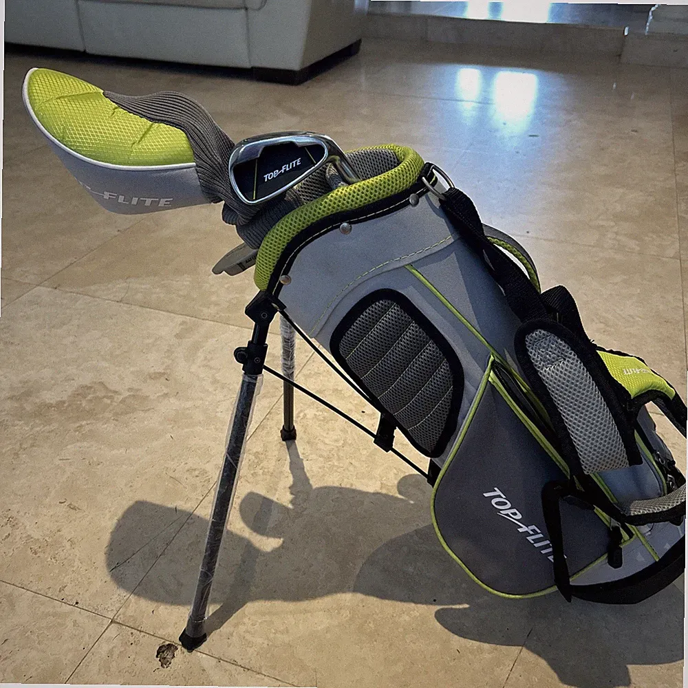 Top Flite Junior Boys Golf Club Set w/ Stand Bag Never Used, bag dirty. Ages 5-8