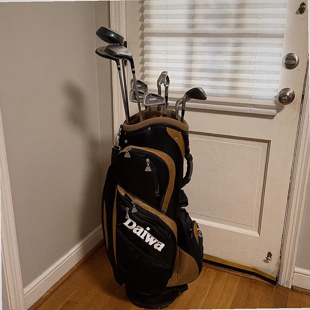 Tour Edge Golf Club Set Men’s RH Irons Woods Putter Daiwa Bag Bazooka 585s