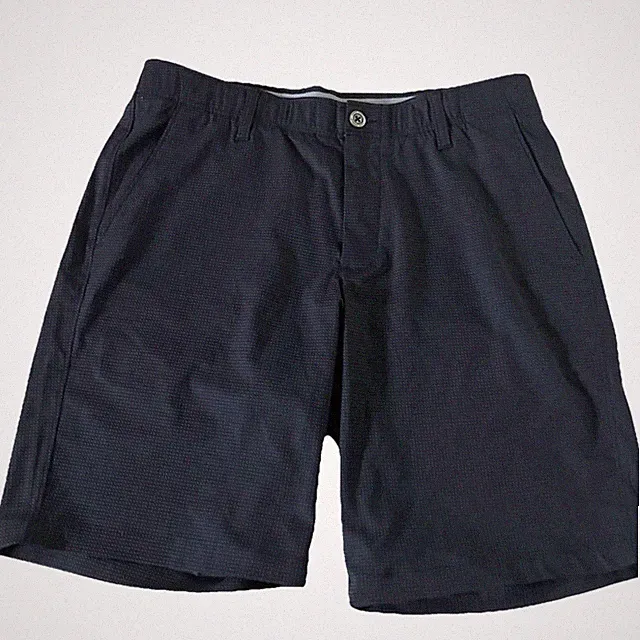 Under Armour Flat Front Golf Shorts Men's Size 34 Matchplay Gray Spots