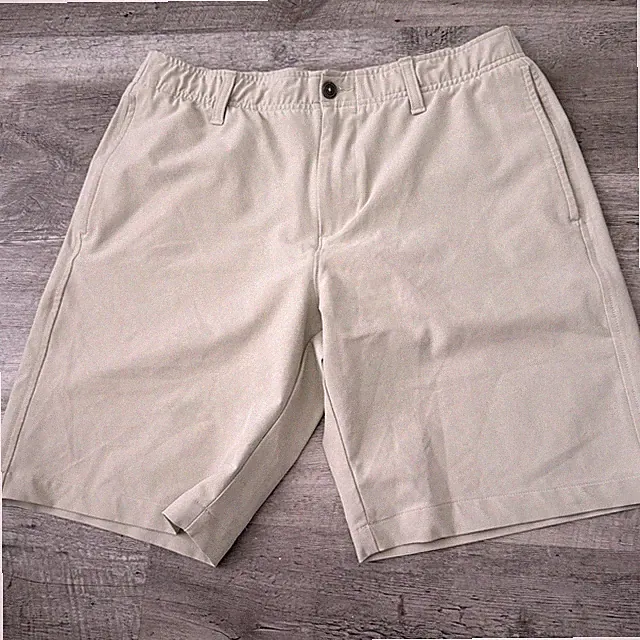 Under Armour Performance Golf Shorts Mens Size 34 x 9" 1377302 Beige Stretch