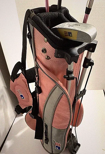 US Kids Gold 39-27 RH Set: Stand Bag, 4 Clubs 6lbs of Golf and Practice Balls!