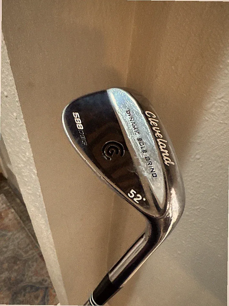 Used Cleveland 588 Dynamic Sole Grind DSG 52 Degree Wedge Golf Club