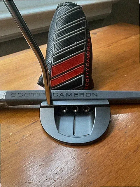 V Good Titleist Scotty Cameron Select GOLO 34”Putter with NEW Extra Cameron Grip