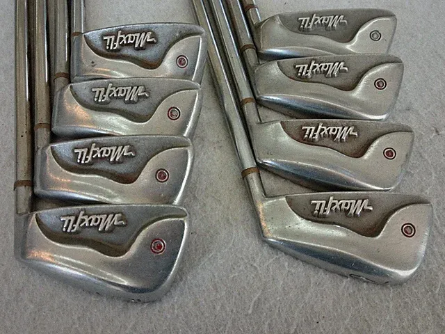 VINTAGE MAXFLI BLADES 2-PW IRON SET STIFF STEEL MENS RH (NO 9 IRON)