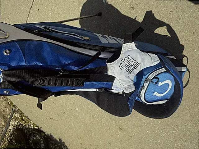Wilson Blue Golf Bag with Dual Strap and Club Dividers
