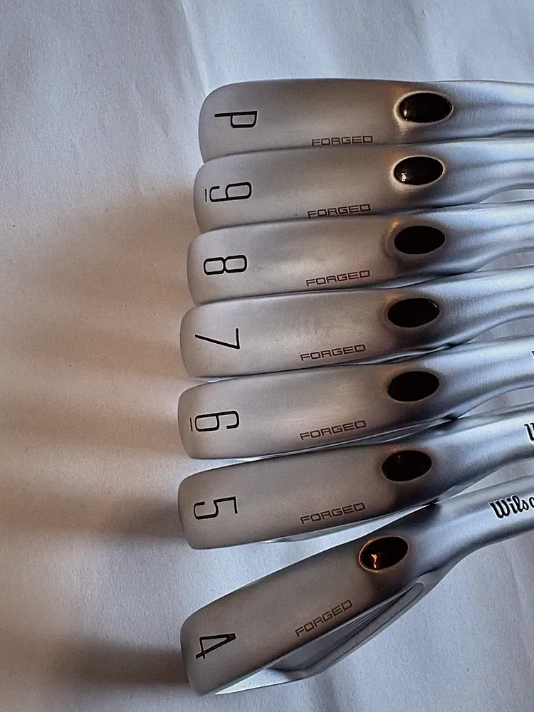 Wilson CB 2026 Iron Set 4-pw Rh Dynamic Gold mid 115 stiff flex